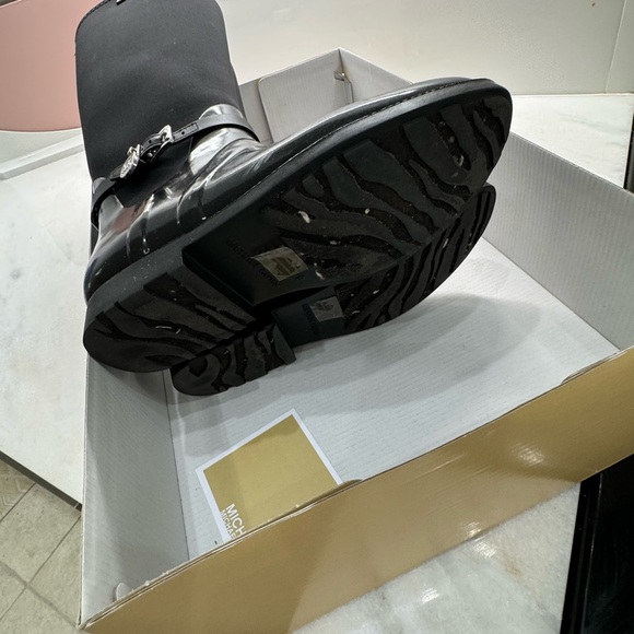 Micheal kors rain boots black rubber with mk locket on side of boots - Picture 5 of 7
